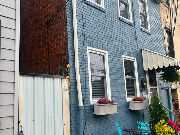 1104 James St