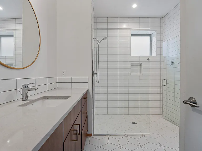 2336 W 1st Ave — Photo 45