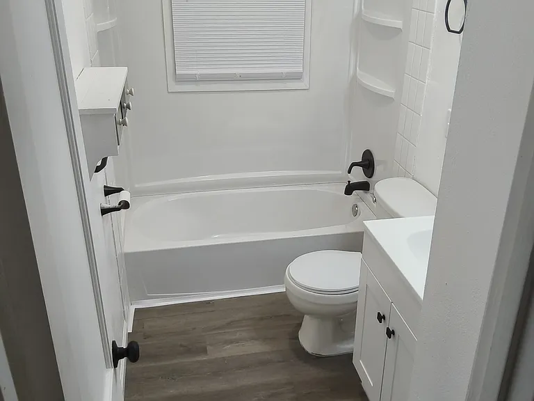 843 S Broadview Ave — Photo 10