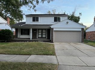 2214 Columbia Dr, Troy, MI 48083