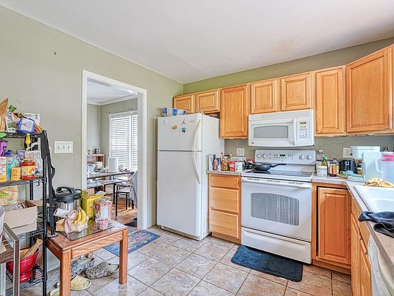 5th image of 818 Jackson St