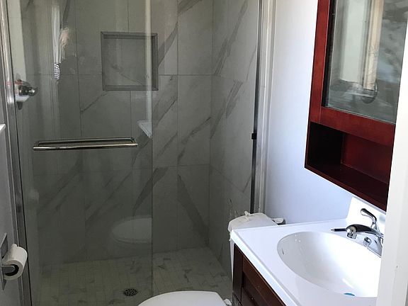 4th image of 450 Wilton Ave #4