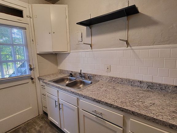 3rd image of 3862-66 S Spring Ave #3864-1N