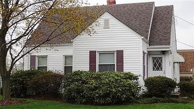 2nd image of 1696 Rockford St