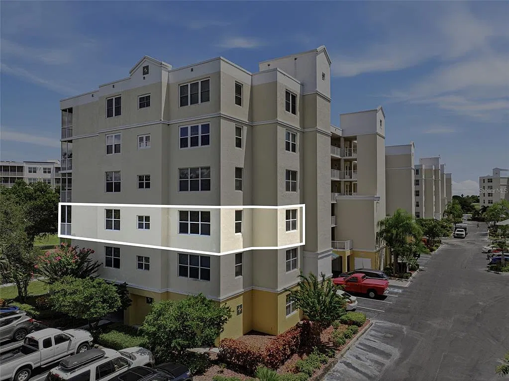 3 bed, 2.0 bath, 1800 sqft, $2,200 — Photo 3