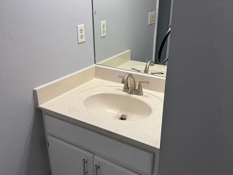 701 Cascade Dr — Photo 11