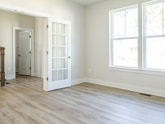 5th image of 31016 Silver Maple Dr