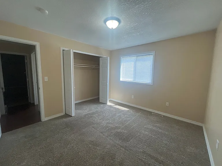 886 Wescott Sq — Photo 9