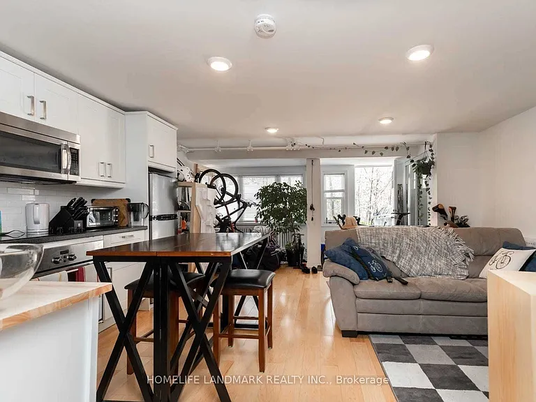 105 Chatsworth Dr #3 — Photo 3