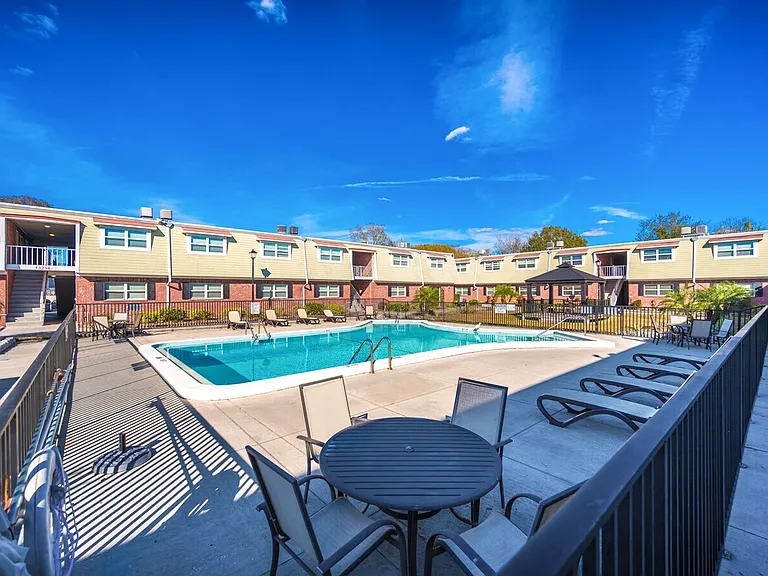 Greenbriar Villa Apartments — Photo 18