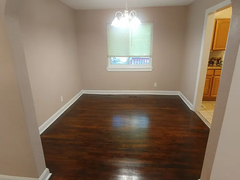 1538 Lillian Ln — Photo 4
