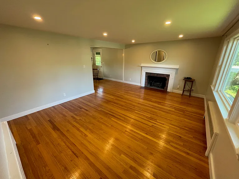 12 Anna Rd — Photo 2