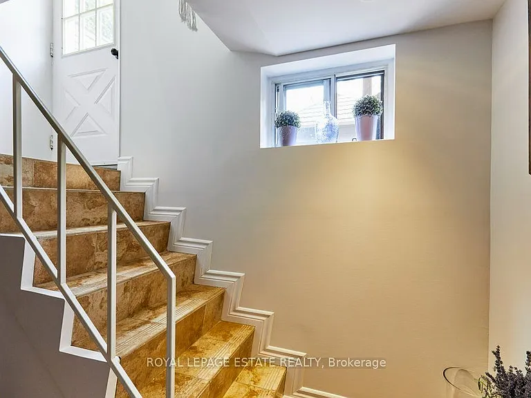 120 Grenadier Rd #LOWER — Photo 7