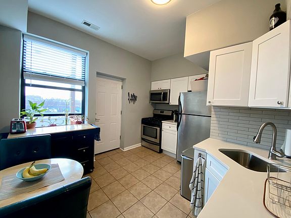 4th image of 1553 W Olive Ave APT 3E