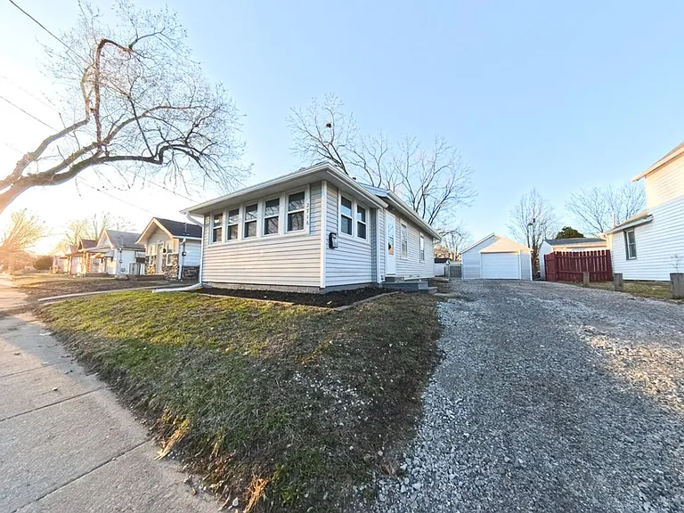 2716 Maple St — Photo 14