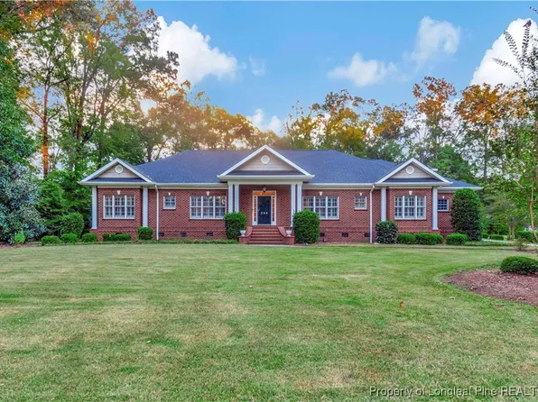 389 Brookgreen Dr, Lumberton, NC 28358