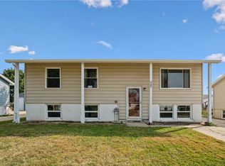 3709 Spruce Wood Dr NE, Cedar Rapids, IA 52402