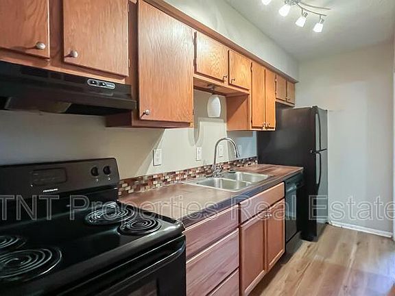 5th image of 304 Manuel Dr APT D