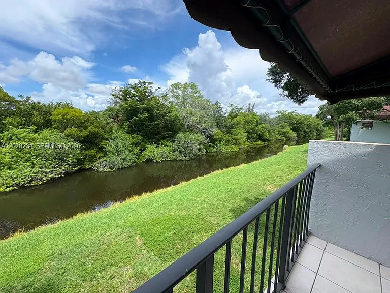 1141 Lake Victoria Dr #F — Photo 22