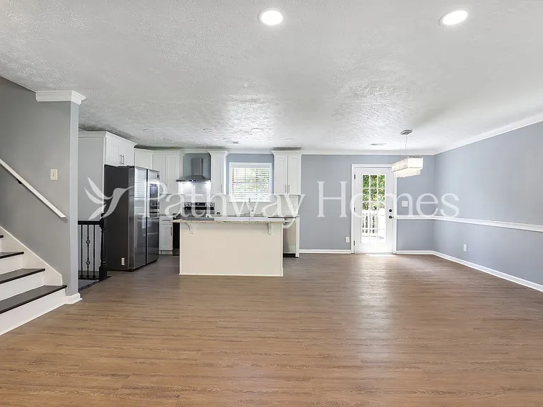 4254 Southvale Dr — Photo 2