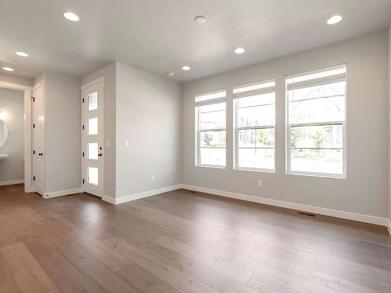 2316 N Sunmore Way — Photo 7