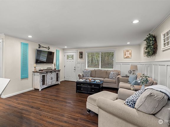 4th image of 3529 Eagle Drive NE