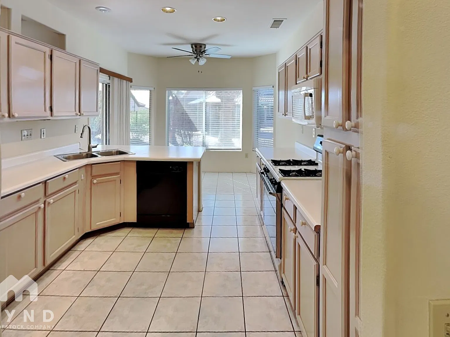 2 bed, 2.0 bath, 1410 sqft, $1,595 — Photo 4