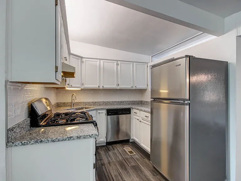 403 Whitehall Dr — Photo 11