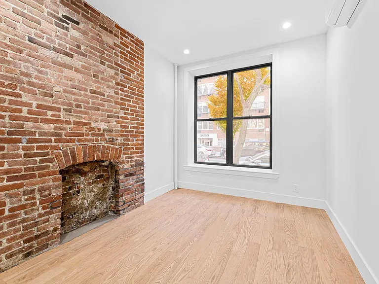 145 E 30th St #1L — Photo 2