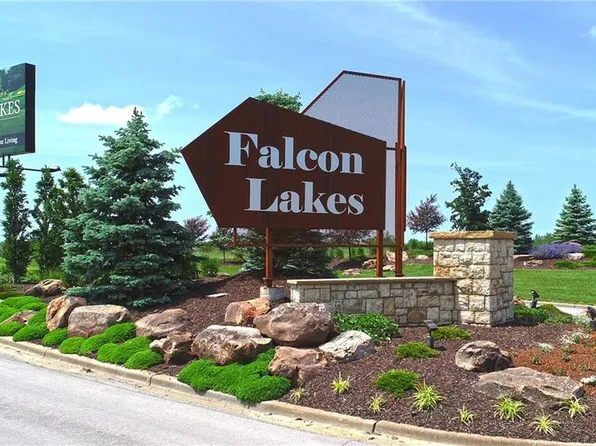 4248 Lake Shore Ct, Basehor, KS 66007