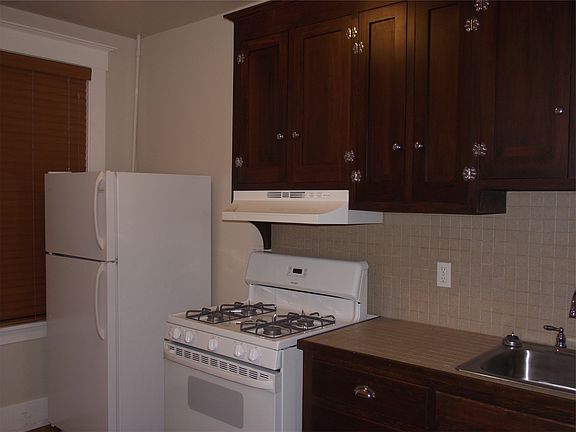 3rd image of 1004 Earnest S Brazill St APT 7