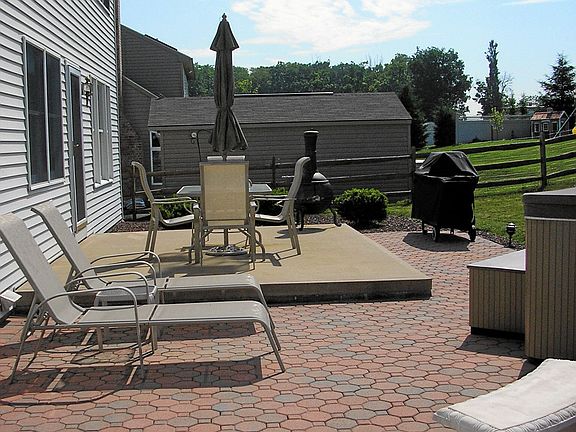 Large Pavered Patio perfect for parties
