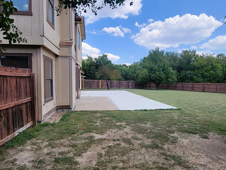 2315 Bernice Cir — Photo 34
