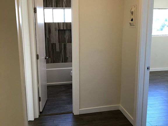 5th image of 4025 W Adams Blvd APT 4