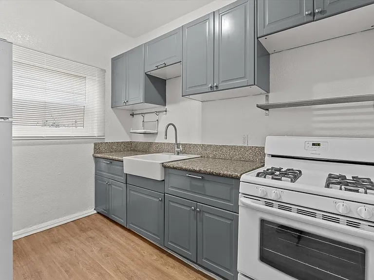 Madison Apartments — Photo 1