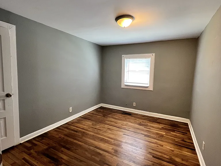 722 Snow St — Photo 3