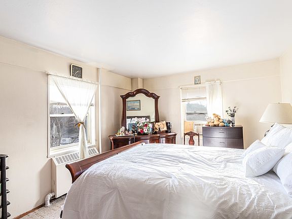 4th image of 8 Fordham Hill Oval APT 5B