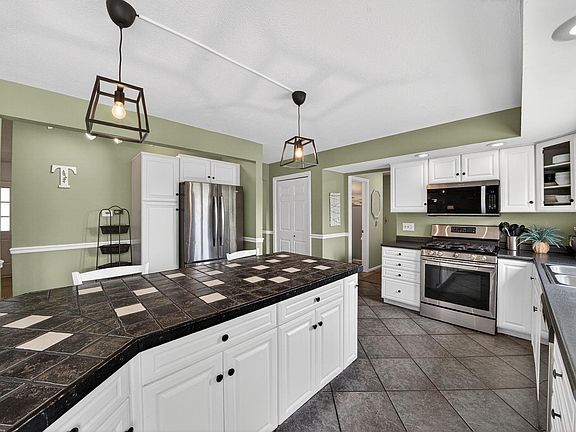 3rd image of 11656 Black Friars Ln
