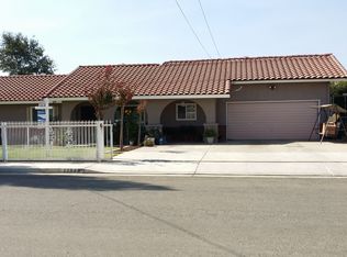 12960 Ledbetter Dr, Orosi, CA 93647