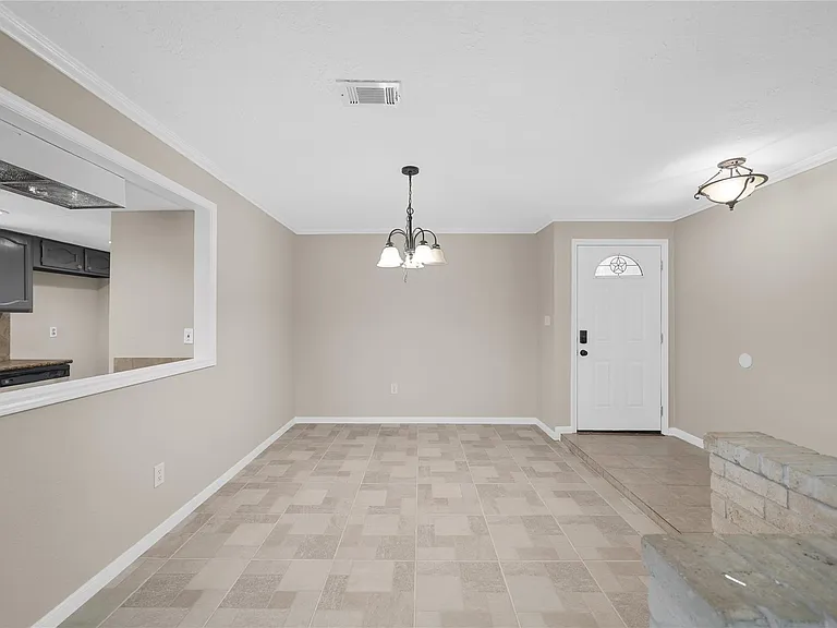 16306 Forest Bend Ave — Photo 2