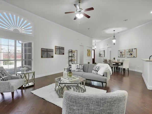 2905 Regents Park Ln, Garland, TX 75043
