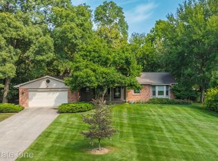 34456 Beechwood St, Farmington Hills, MI 48335