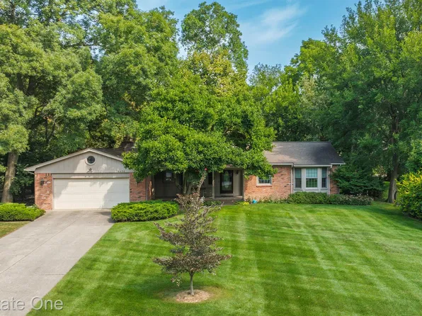 34456 Beechwood St, Farmington Hills, MI 48335