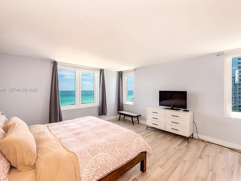 2301 Collins Ave #1009 — Photo 7