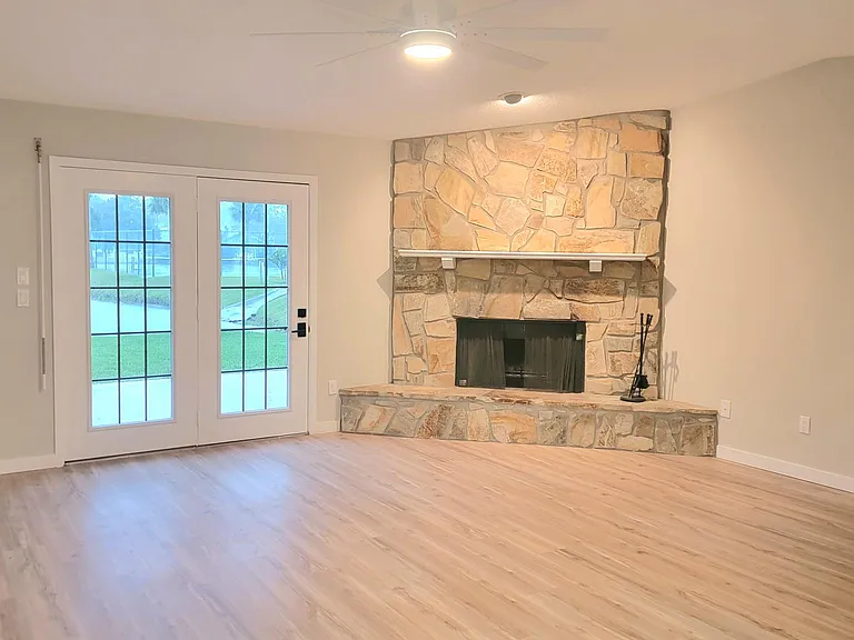 107 Deer Lake Cir — Photo 7