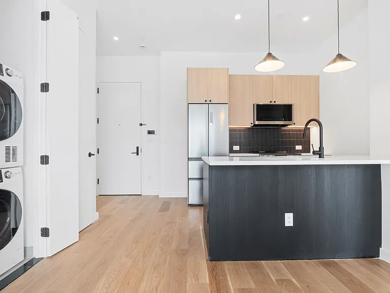 11-14 35th Ave #714 — Photo 3