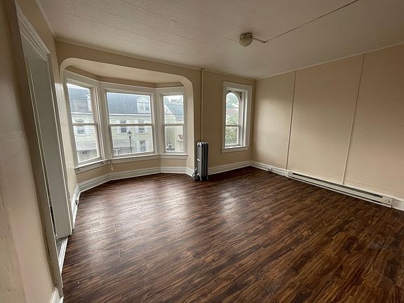 2nd image of 131 N Newberry St #3