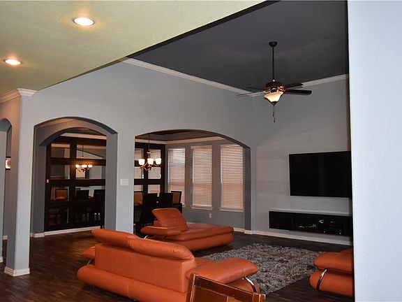 4th image of 9763 Robinwoods Dr