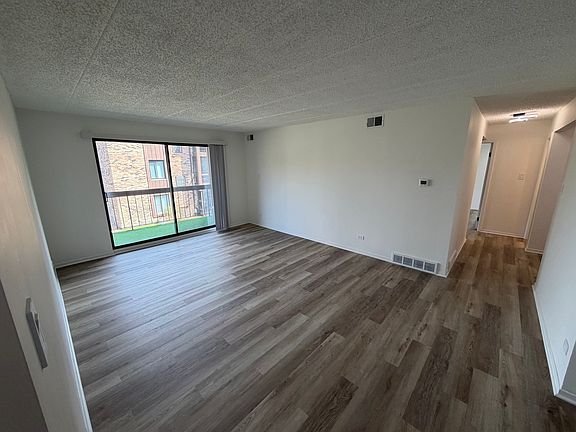 4th image of 7531 175th St APT 422