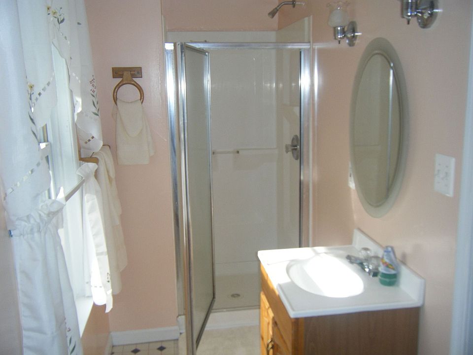 Brady Buinch Style Bath shared Bed 2 & 3
